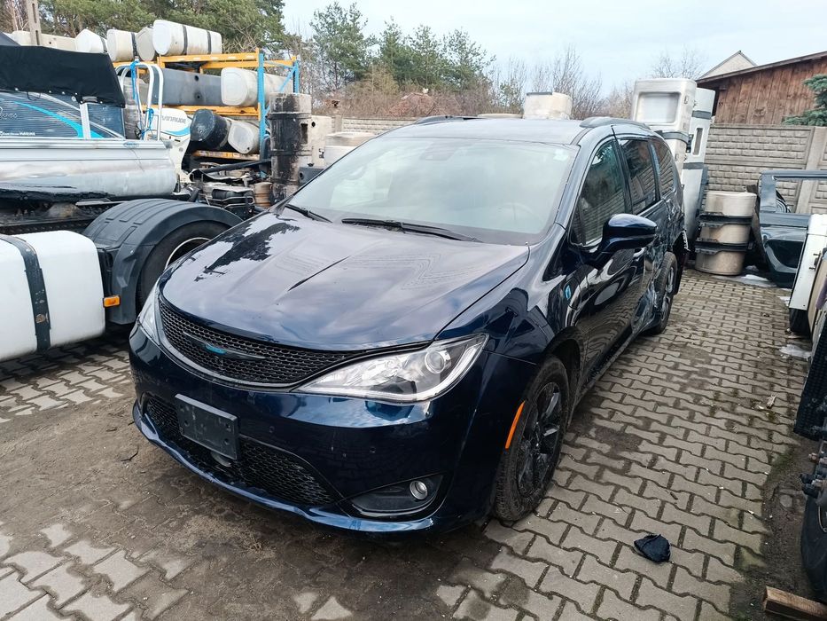 Chrysler Pacifica Hybryda Plug-in 59000 zł netto
