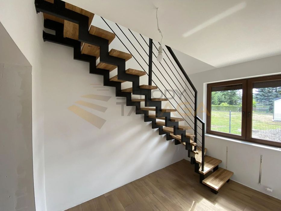 Schody loft na konstrukcji stalowej, metalowe, samonośne.