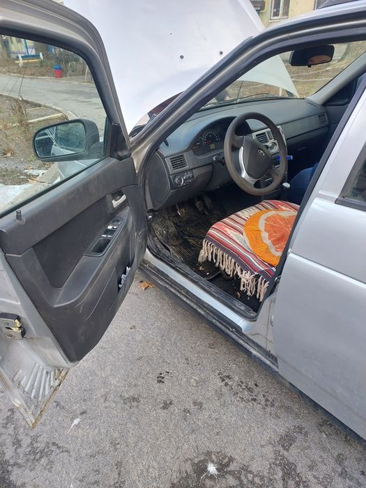 Продам приору бензин