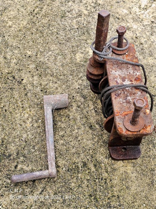 Vendo Sarilho de Poço de água para pendurar bomba de água ou motor