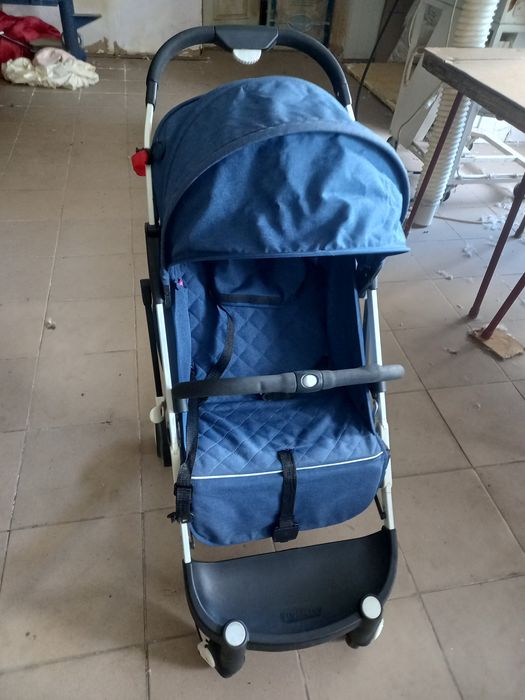 Дитячий візочок та столик для годування