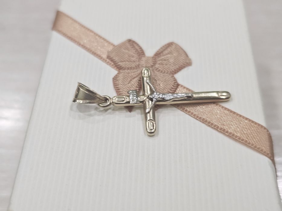 Złoty krzyżyk z wizerunkiem dwa KOLORY ZŁOTA PR 585