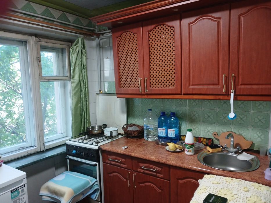 Продаж 2 кім.квартри центр 3 повех  інд.опалення,цегла