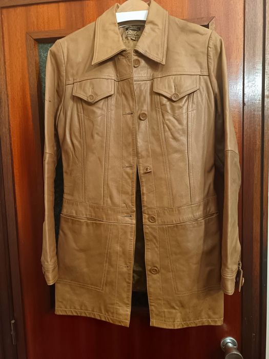 Casaco em pele cor mel