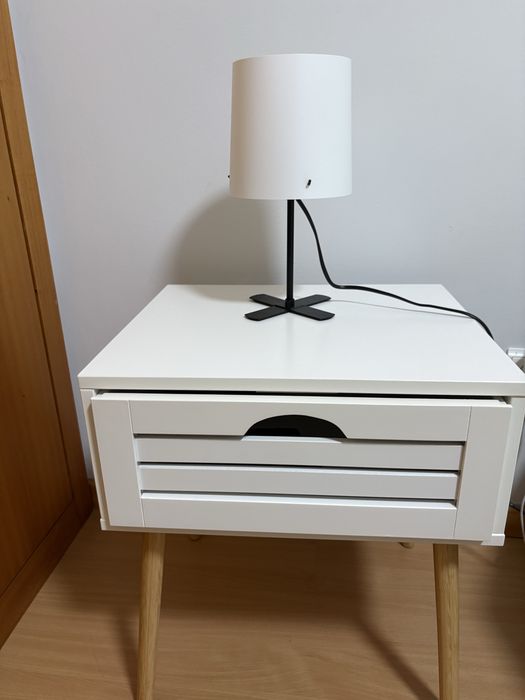 Mesa de cabeceira oferta candeeiro