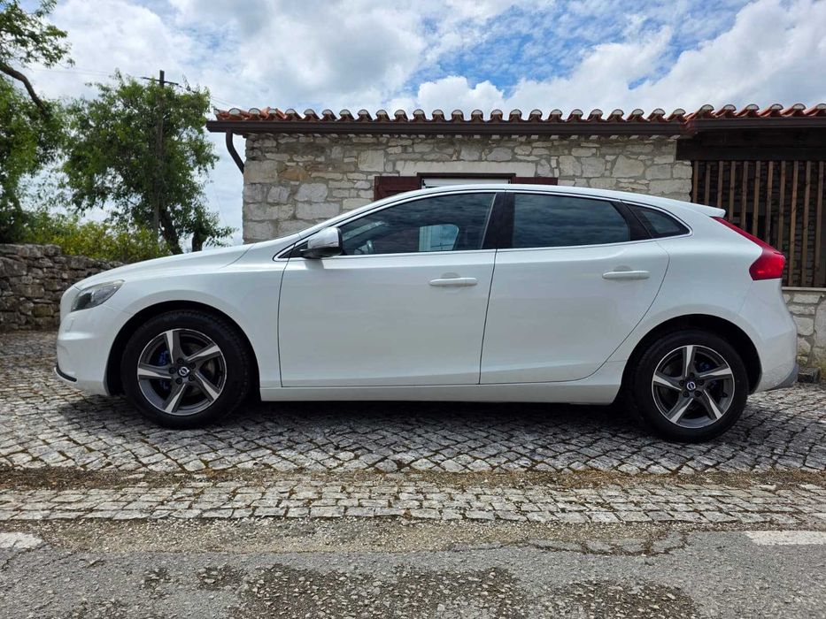 VOLVO V40 D2 2.0 R-DESIGN 12/2015