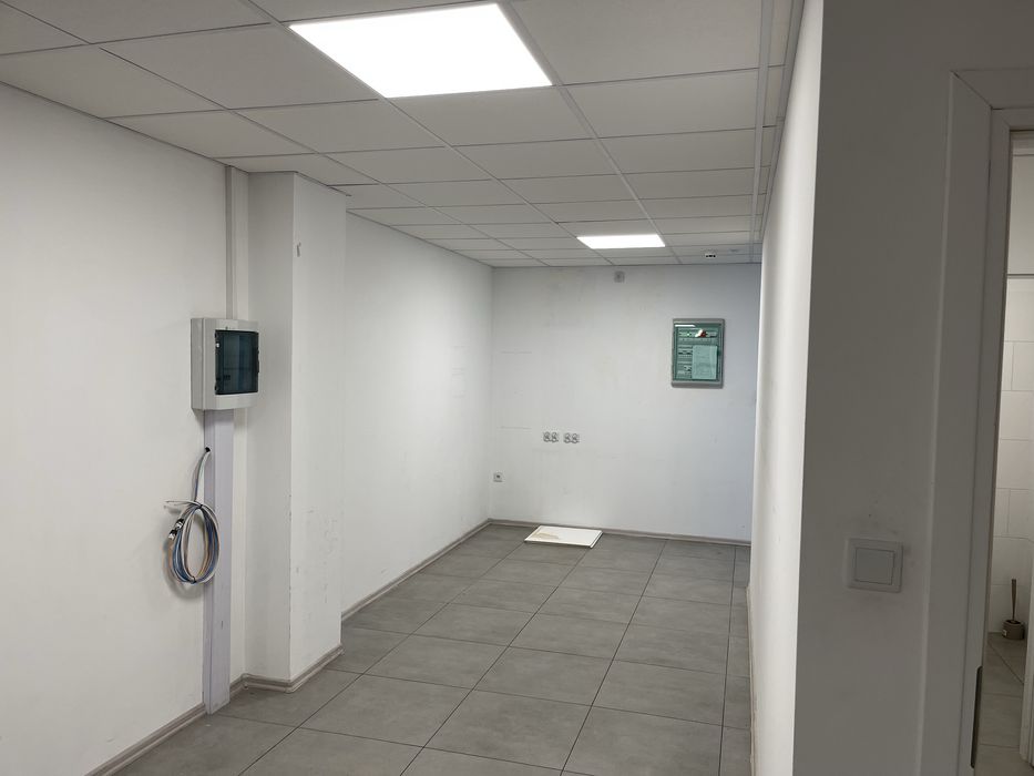 Przestrzenny lokal 92 m2 handlowo-usługowy w Gdyni przy ul. Morskiej