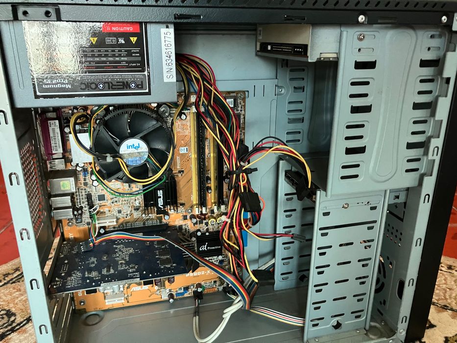 Torre de pc c motherboard avariada (Peças)