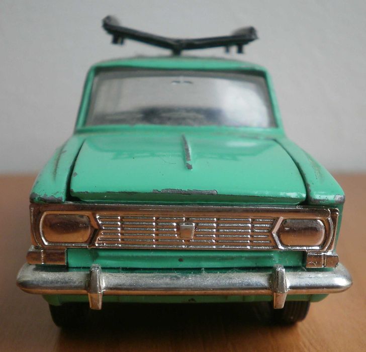 Машинка 1 : 43 Москвич 412