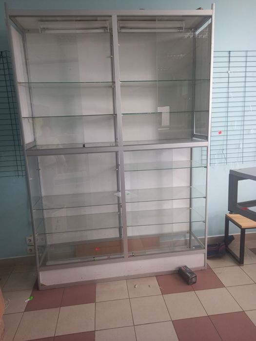 Стелаж торгова вітрина магазтнне обладнання