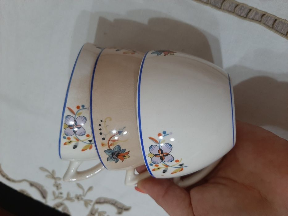Várias chávenas antigas vintage da LUSITANIA