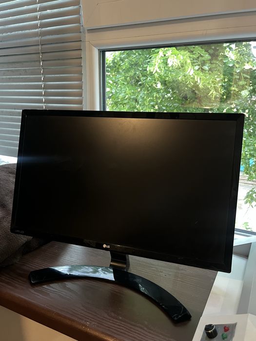Монитор LG 22MPS8VO-P