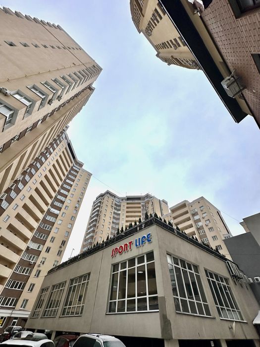 2 кімнатна квартира . Центральна частина Вишневого. Держпрограми.