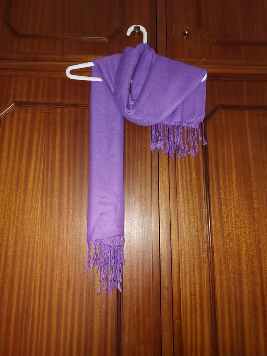 Pashmina de cor lilás