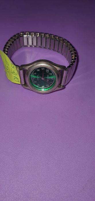 Zegarek damski Vegas na bransoletce!