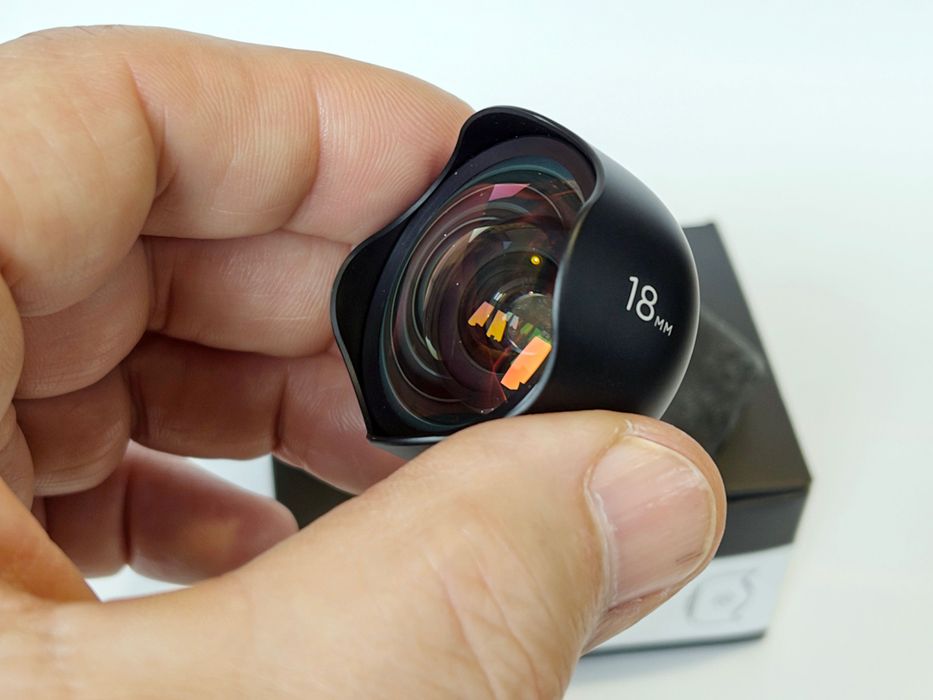 Dwa obiektywy firmy Moment Lens V2 M-series