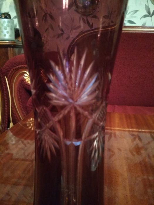 Цветная хрустальная ваза.