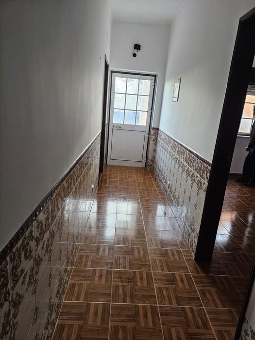 Alugo quartos com sala conzinha, dois banheiro