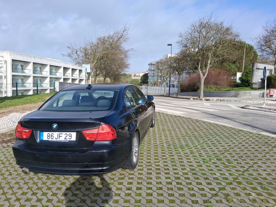 BMW 318D LCI impecável.