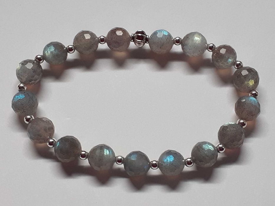 Bransoletka z fasetowanego labradorytu i srebra - biżuteria z kamieni