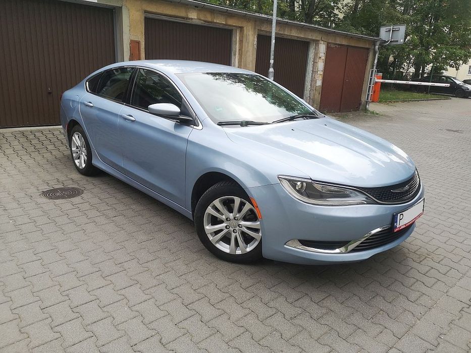 Chrysler 200
