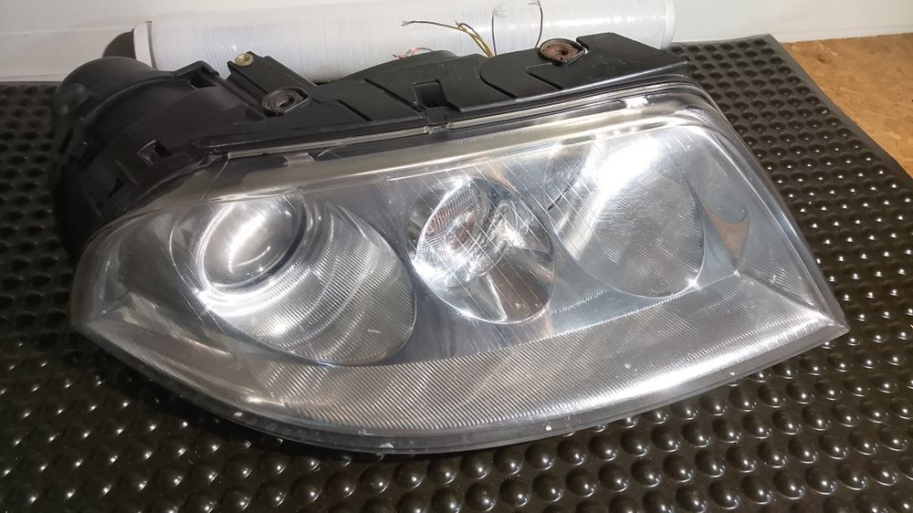 Lampa przód Passat B5 lift XENON Prawa kompletna Hella