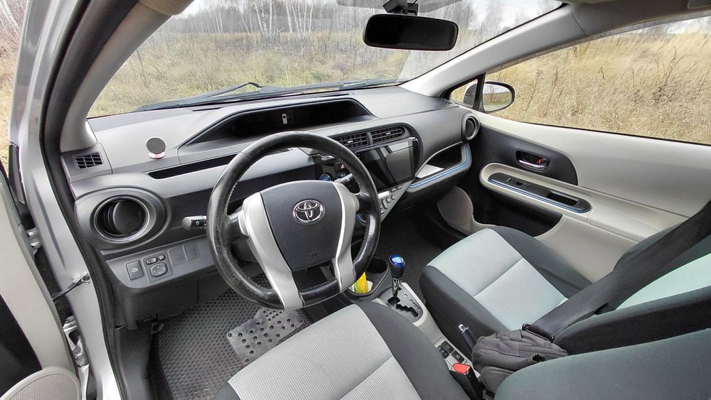 Тойота Aqua 2014