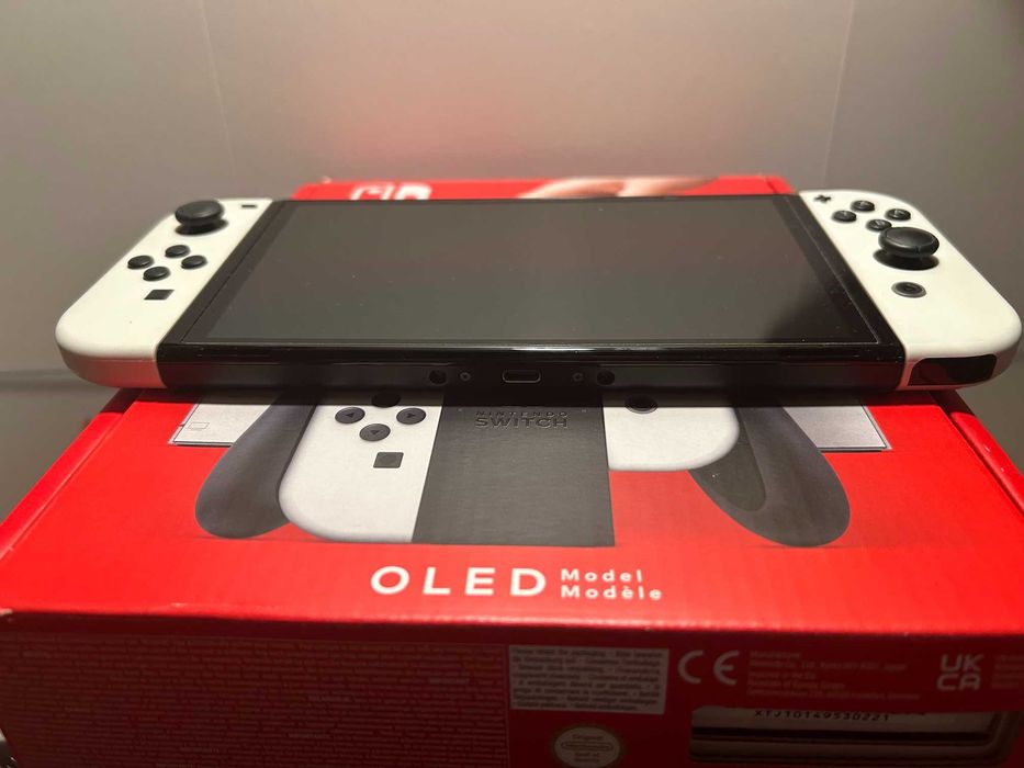 Nintendo Switch Oled + 4 jogos + comando+ bolsa+ caixa –Excelente estado