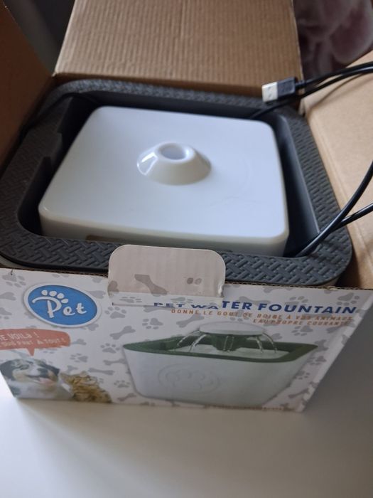 Поилка для кошек  и собак