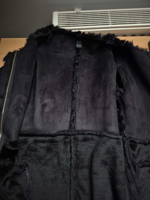 Elegancki czarny kożuszek z futerkiem M/L, nowy