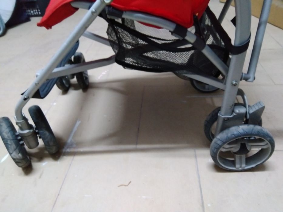 Carrinho de bebê rebatível