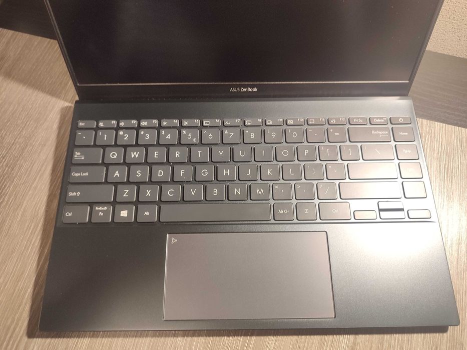 Asus ZenBook 14 AMD Ryzen 5 4500U / 16 GB RAM / 512 GB SSD
