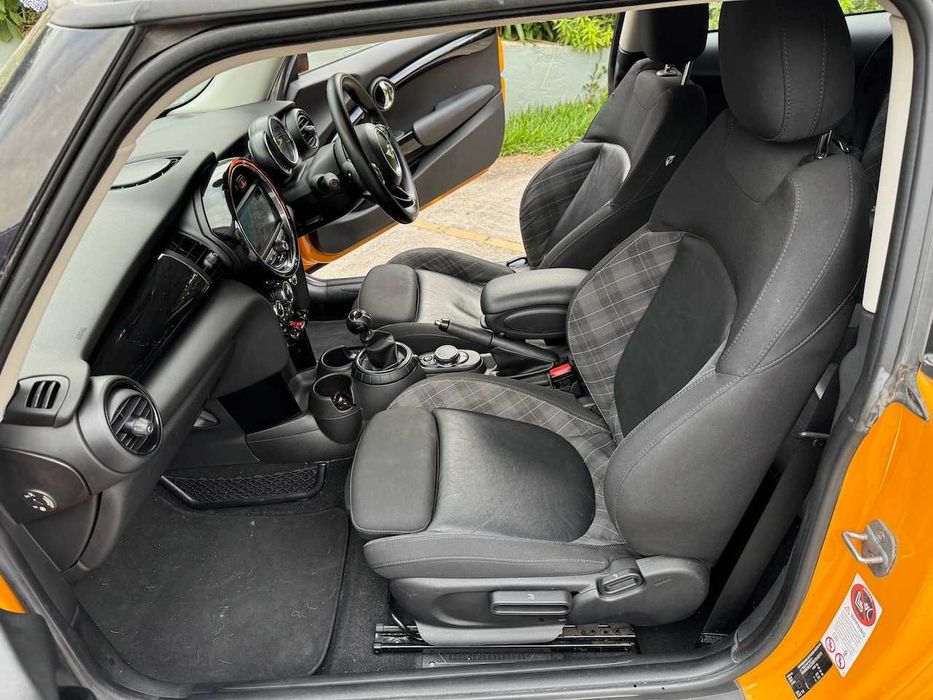 Mini Cooper F56 - volante à Direita