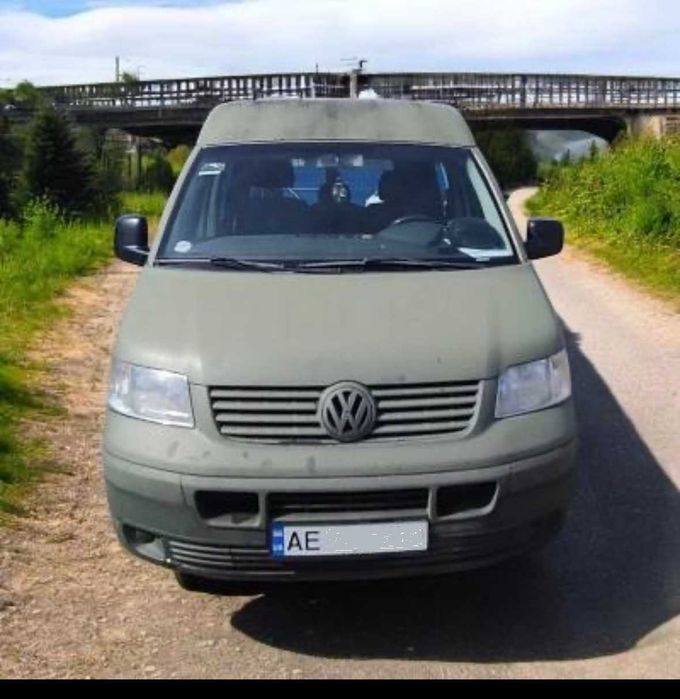 Автомобіль VOLKSWAGEN TRANSPORTER T5 вживаний пофарбований в зелений колір