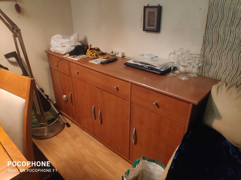 Móveis de sala de estar e jantar.