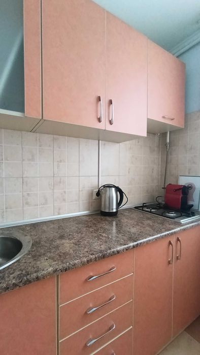 Офіс (3 кабінети). Перший поверх. Світло. Метро Звіринецька 2 хвилини.