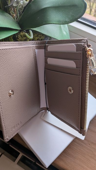 Barwy luksusu, kształty elegancji.. Portfel Furla Camelia Toupe