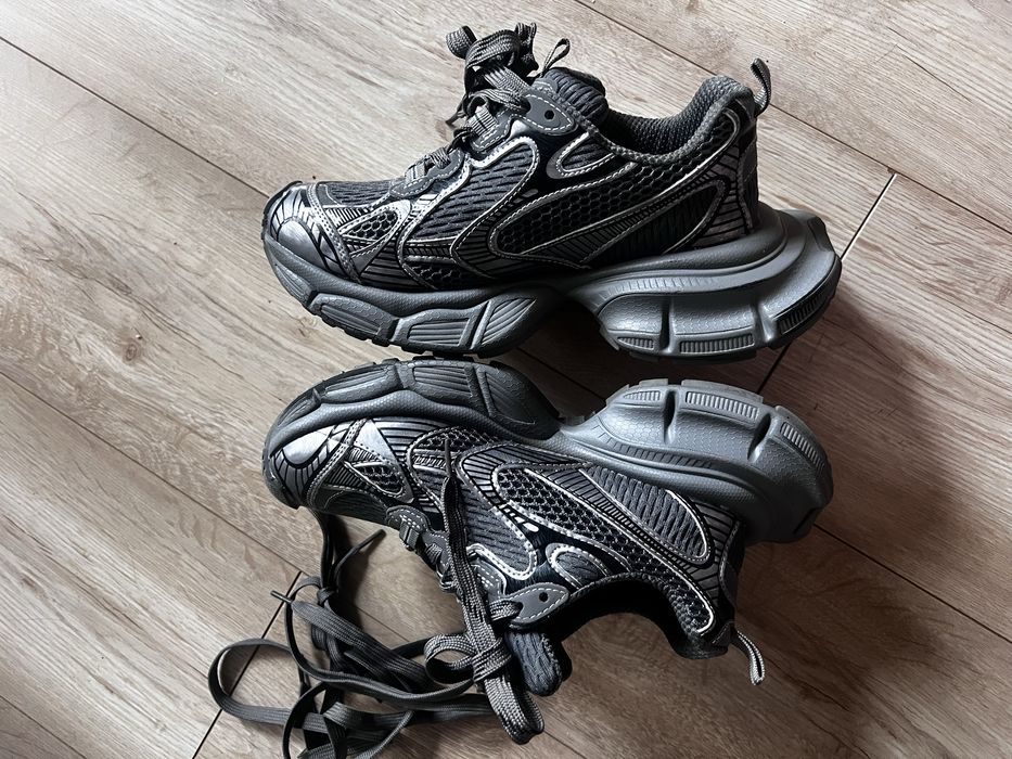 Кросівкі під бренд баленсіага