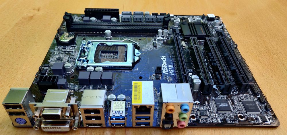 Материнська плата ASRock H87M (s1150. Intel H87. PCI-E 3.0x16)