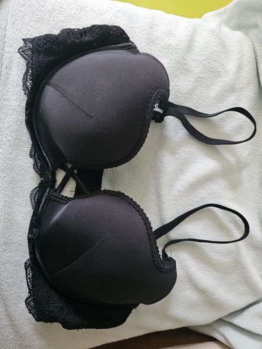 Czarny, koronkowy biustonosz push-up -  Esotiq -  70 F