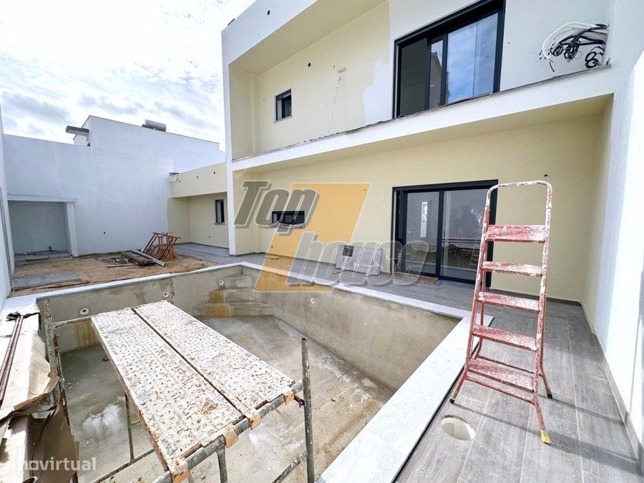 Moradia Geminada T4 Charneca de Caparica