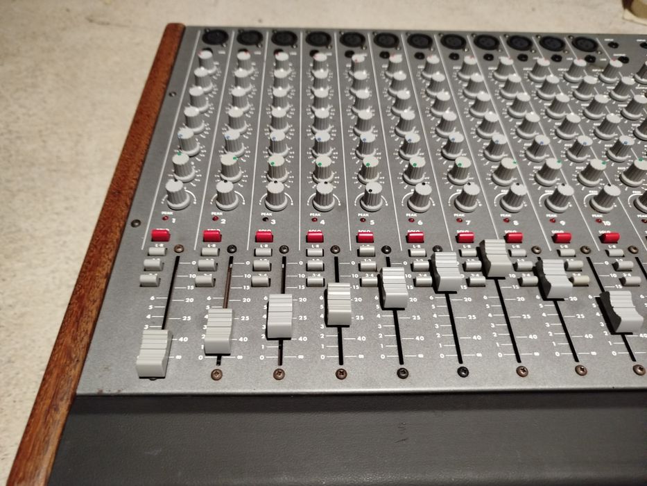 Mesa de som mynah 12-4-3