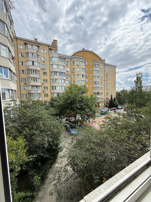 Найкраща ціна! 2к квартира в м. Вишневе, 63м2, низький поверх, разом з кладовою, без комісії