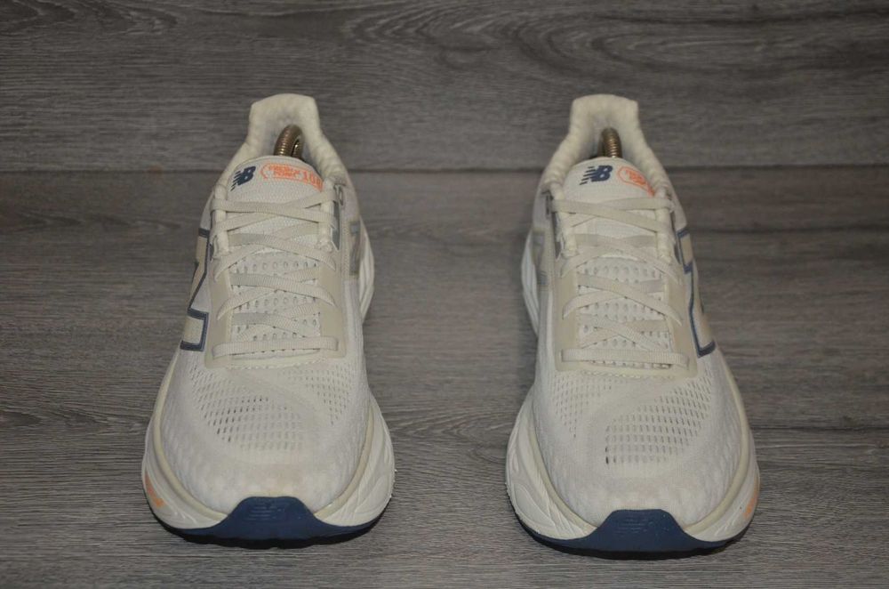 Продам кросівки Фірма New Balance 1060 .