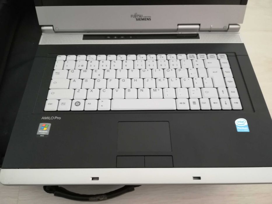 Portátil avariado com mala/pasta