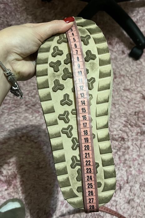 Продам уггі(взувала один раз)