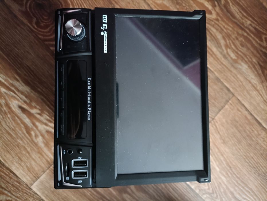 Магнітола з висувним екраном