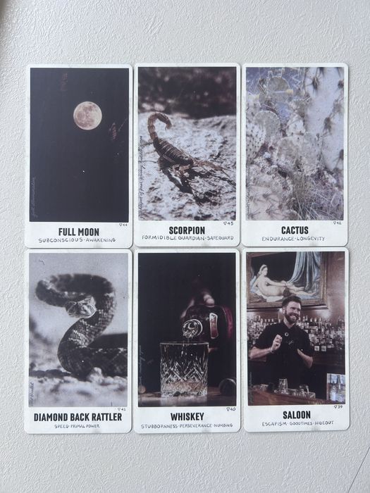 Розпродаж колод таро