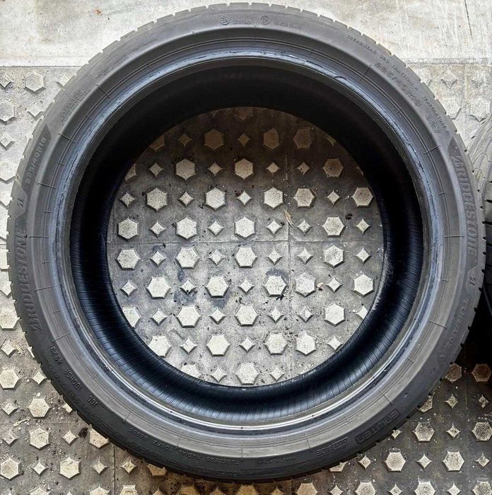 2 pneus Bridgestone Turanza 6 - 225/40R18 92Y - Bom estado