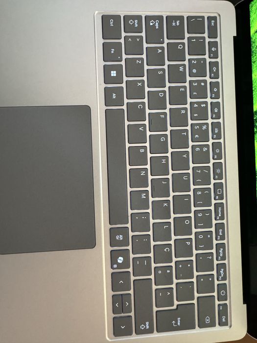MICROSOFT Surface (13,8'' - Copilot+ PC - Snapdragon X Plus - RAM: 16 GB - 512GB SSD)